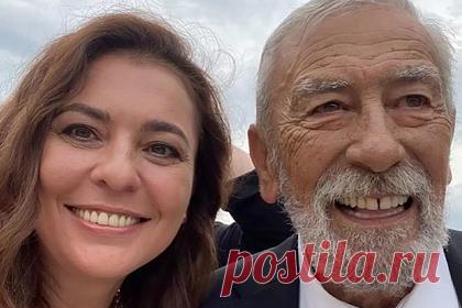 Зрителей возмутило участие Кикабидзе в новом сезоне «Сватов». Зрителей возмутило участие актера Вахтанга Кикабидзе в новом сезоне комедийного сериала «Сваты». Поклонники начали негативно высказываться об артисте в Instagram-аккаунте шоу. В то время как одни назвали Кикабидзе великим актером, другие признались, что он никогда не вызывал у них симпатии.