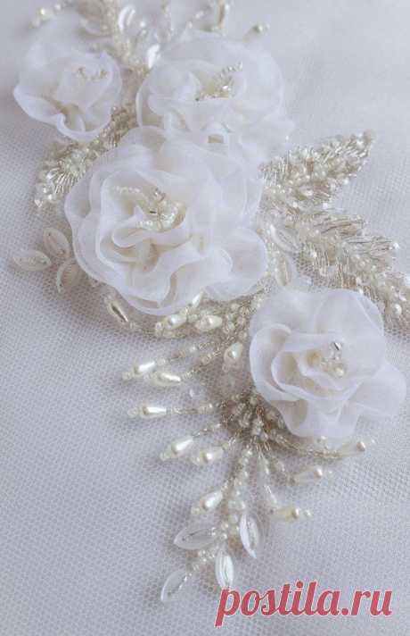 Motif with a bouquet of hand-made organza flowers in ivory and silver