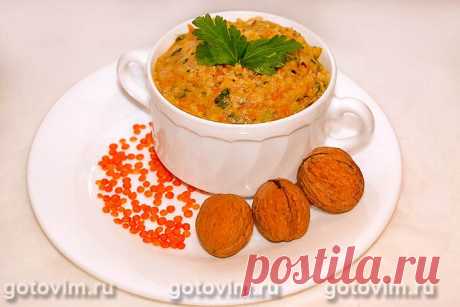 Постный паштет из чечевицы с овощами и орехами. Рецепт с фото Постные паштеты (из грибов, бобовых, овощей) нисколько не уступают по яркости вкуса и питательности аналогичным блюдам из мяса и субпродуктов. Попробуйте приготовить постный паштет из чечевицы по этому рецепту, и оно вас точно не разочарует. Для паштета возьмите красную чечевицу: она быстро разваривается (обычно достаточно 15 минут) даже без вымачивания.