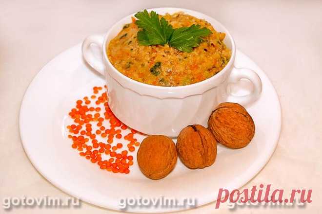 Постный паштет из чечевицы с овощами и орехами. Рецепт с фото Постные паштеты (из грибов, бобовых, овощей) нисколько не уступают по яркости вкуса и питательности аналогичным блюдам из мяса и субпродуктов. Попробуйте приготовить постный паштет из чечевицы по этому рецепту, и оно вас точно не разочарует. Для паштета возьмите красную чечевицу: она быстро разваривается (обычно достаточно 15 минут) даже без вымачивания.