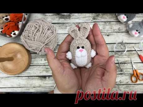 Мини зайка брелок крючком. Подробный мастер-класс.