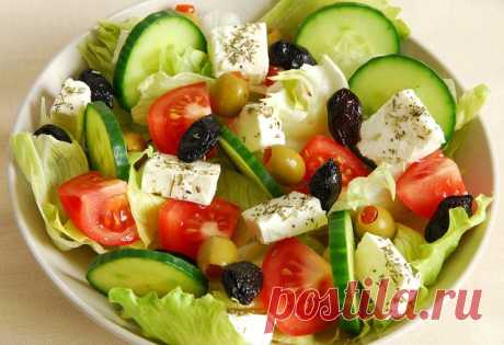 ТОП-5 САЛАТОВ БЕЗ МАЙОНЕЗА 
1) ВКУСНЫЙ ВИНЕГРЕТ 
ИНГРЕДИЕНТЫ:
● Свёкла 5 шт.
● Картофель 3 шт.
● Огурец (соленый) 9 шт.
● Зелёный горошек 350 г
● Морковь 3 шт.
● Красный лук 2 шт.
● Оливковое масло 150 г
● Белый винный уксус 50 г
● Соль 3 г
● Чёрный перец по вкусу
ПРИГОТОВЛЕНИЕ:
1. Подготовить ингредиенты.
2. Подготовьте все овощи. Нагрейте духовку до 200ᵒС. Свеклу помойте, обсушите бумажным полотенцем. Заверните в фольгу и по всей поверхности сделайте ножом дырочки. На пр...