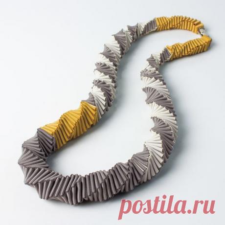 KUFER z artystycznym rękodziełem : Bardzo łatwa biżuteria ze wstążek