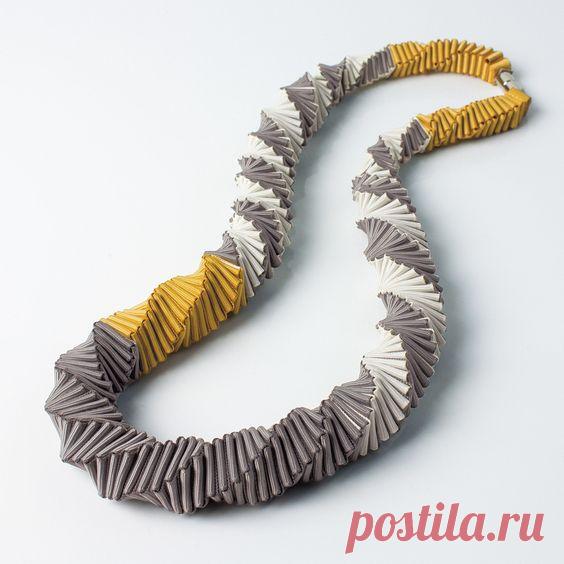 KUFER z artystycznym rękodziełem : Bardzo łatwa biżuteria ze wstążek