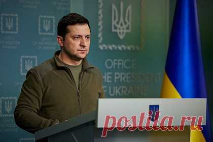 Зеленский призвал к созданию антивоенной коалиции. Президент Украины Владимир Зеленский призвал к созданию антивоенной коалиции. «Мы защищаем свою свободу и землю. Но нуждаемся в действенной международной помощи. Совместно мы должны посадить Россию за стол переговоров», — заявил Зеленский. Он отметил, что обсудил этот вопрос с президентом Польши Анджеем Дудой.