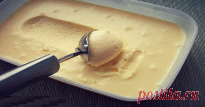 Четыре варианта приготовления вкуснейшего домашнего мороженного. Никогда не покупаю мороженное! Готовлю сама - appetitno.net 1. Первый базовый рецепт Ингредиенты: –3 яйца –70 гр. сахара (можно меньше) –300 мл. 30% сливок Приготовление: 1. Отделите белки от желтков. 2. В отдельной емкости взбейте белки с щепоткой соли. 3. Отдельно взбейте желтки с сахаром. 4. Отдельно взбейте сливки. 5. Смешайте сливки, желтки, аккуратно добавьте белки. 6. По желанию добавьте в смесь наполн...