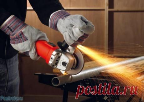Как правильно работать болгаркой видео. Советы мастеров. Обязательно к прочтению перед работой с УШМ Содержание статьи: Рекомендации по безопасной работе с болгаркой Защитные средства Проверка исправности и готовности инструмента Защита окружающих поверхностей от повреждения и воспламенения Использование специального диска для каждого вида работы Правильное положение отрезаемых частей материалов...