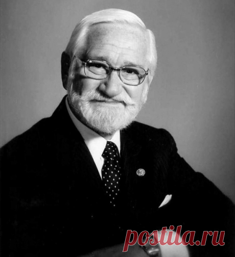 Альберт Брюс Сабин и его месть

В 1957 году врач, который решил не патентовать свою вакцину и отказался от прав на открытие для того, чтобы все фармацевтические компании могли ее свободно производить и предлагать всем детям мира.

Альберт Брюс Сабин родился в Белостоке в 1906 году.
Еврейский медик и вирусолог, известный тем, что обнаружил вакцину от полиомиелита, отказался от патентных денег, разрешив распространяться на всех, включая малоимущих.