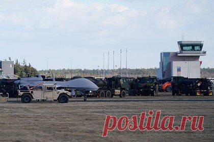 В США допустили модификацию ударных дронов Gray Eagle для передачи Украине. Соединенные Штаты изучают возможность внесения модификаций в беспилотные летательные аппараты (БПЛА) Gray Eagle с целью передачи их Украине и минимизации риска попадания дронов в руки российских военных. Как рассказали источники CNN, подобные модификации могут быть осуществлены без потери чувствительных технологий.