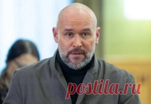 МАКСИМ - В детстве Максим не доставляет родителям и учителям никаких хлопот. Он хорошо учится, у него нормальные отношения со сверстниками. Читает разные книги, и у него развивается богатое воображение. С удовольствием ходит в театр на детские спектакли. ...