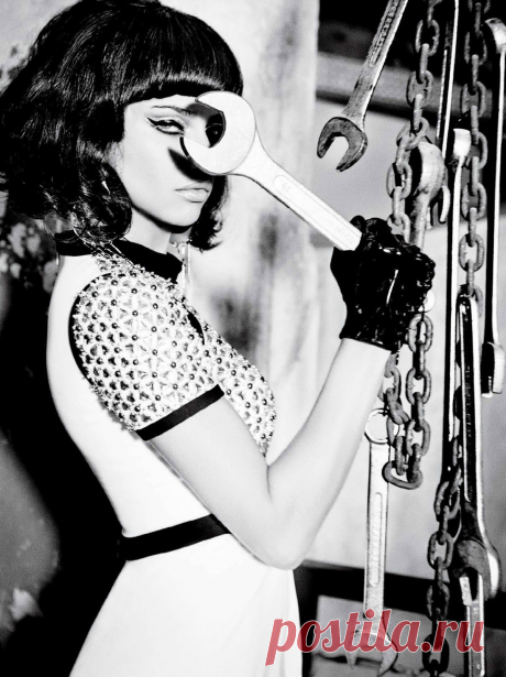 Адриана Лима (Adriana Lima) в фотосессии Эллен фон Унверт (Ellen von Unwerth) для журнала Vogue Brazil (сентябрь 2014)