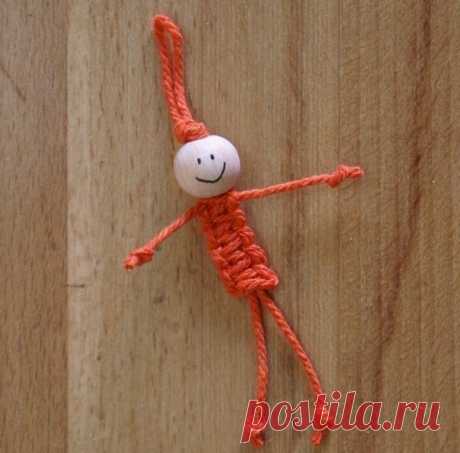 Как сделать куколку-брелок своими руками.
