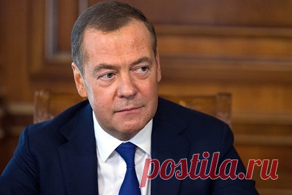 Медведев отреагировал на переименование Польшей Калининграда в Крулевец. Если Варшава приняла решение переименовать Калининград в Крулевец, то Россия может назвать Польшу Царством Польским. Об этом заявил зампред Совбеза Дмитрий Медведев. «Ну, тогда никакого им Кракова. Только Krakau. Никакого Гданьска. Только Danzig. Никакого Щецина. Только Stettin», — написал он.