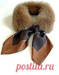 платок с меховым воротником.