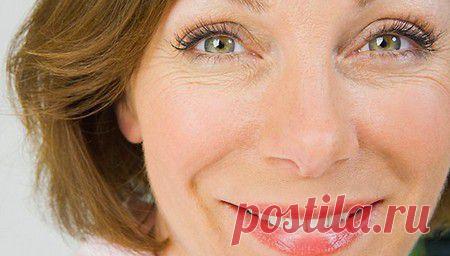 Эффективная маска от мимических морщин
 
Тяжело представить себе жизнь с отсутствием эмоций.
Радуемся мы или грустим, смеемся, плачем или щуримся от яркого солнца, мышцы нашего лица находятся в постоянном движении. Они сокращаются всегда, когда мы испытываем какие – либо эмоции. Если мы улыбаемся, появляются морщинки в уголках глаз и возле рта, если расстраиваемся – возле носа и на лбу...