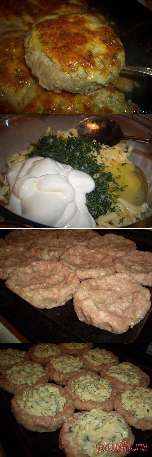 Котлеты *Гнезда* запеченные под соусом