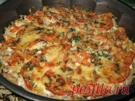 Рыба запечённая с помидорами и сыром
Рецепт из разряда:быстро и вкусно!
Ингредиенты:
филе не жирной рыбы (у меня треска) 600-700 гр.
помидор 1 шт.
сметана 3-4 ст.л.
чеснок 3-4 зубч.
зелень свежая по вкусу (я добавила укроп)
соль,перец
сыр твёрдый 50-70 гр.
Приготовление:
1. Рыбу нарезать на не большие кусочки,посолить,поперчить.
2. Выложить рыбу в форму для запекания.Посыпать мелко нарубленным чесноком.
3. Сверху смазать сметаной.
4. Помидор тонко нарезать полукольцами,выложить следующим слоем