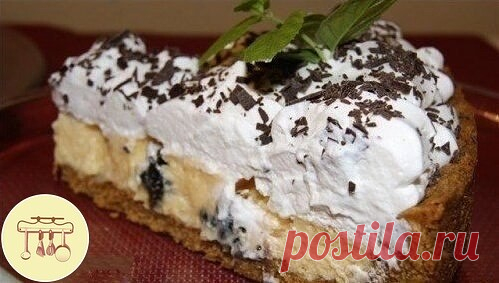 Очень простой американский торт-пирог

Ингредиенты:

Для корзинки:
350 гр. печенья типа «Юбилейное»
1 яйцо
60 гр. мягкого сливочного масла
Начинка:
400 гр. сгущенного молока
сок 1 лимона
1 ст.л. крахмала
3 желтка
100 гр.нарезанного чернослива
Для верха:
250 гр. сливок 35%
2 ст.л. сах. пудры
немного тёртого чёрного шоколада
форма 26 см. в диаметре смазанная маслом.

Приготовление:

Корзинка:
Печенье перемолоть в крошку, добавить яйцо и масло, хорошо перемешать и выстелить в...