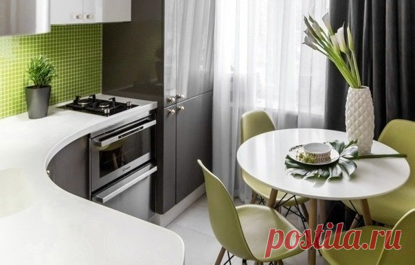 Оформляем кухню в панельке: как это делают профи Кухонная мебель в один ряд и стол со стульями в противоположном углу — можно ли вырваться из этой типовой планировки кухни? Свежими идеями делимся на примере проектов российских дизайнеров. Какая идея вам понравилась больше?