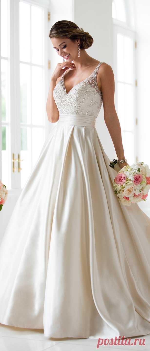 Wedding Dresses by Stella York Spring 2017 Bridal Collection - Belle The Magazine