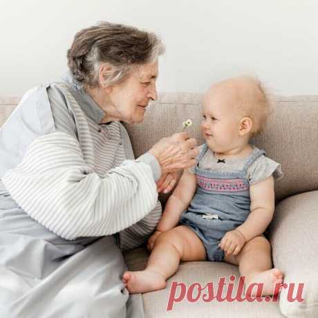 Нелюбимая невестка

-Сынок, Тонька ведь и замужем не была. Ей только двадцать лет, а её сыну уже три года…Непутевая она! – мать в сердцах хлопнула ладошкой по столу.

-Мам, хватит…Эти ваши деревенские предрассудки… А то, что родила ребёнка и не избавилась, как многие «путевые» в деревне делают, так это говорит о том, что она хороший человек.

-А что ж такая добрая и замечательная мужа себе за столько лет не нашла?- не сдавалась женщина.

-Меня ждала... Это бессмысленный ра...