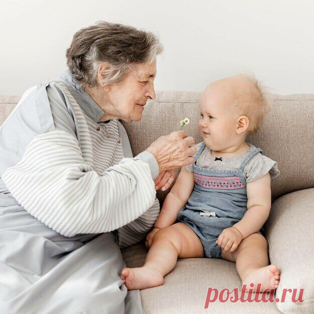 Нелюбимая невестка

-Сынок, Тонька ведь и замужем не была. Ей только двадцать лет, а её сыну уже три года…Непутевая она! – мать в сердцах хлопнула ладошкой по столу.

-Мам, хватит…Эти ваши деревенские предрассудки… А то, что родила ребёнка и не избавилась, как многие «путевые» в деревне делают, так это говорит о том, что она хороший человек.

-А что ж такая добрая и замечательная мужа себе за столько лет не нашла?- не сдавалась женщина.

-Меня ждала... Это бессмысленный ра...