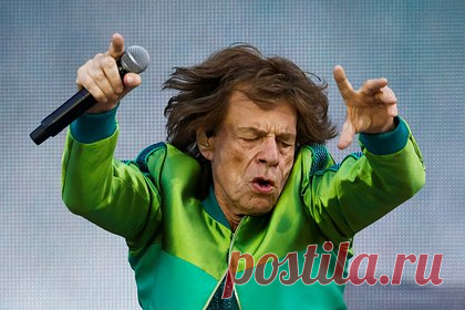 Мик Джаггер обручился с 35-летней балериной. Фронтмен The Rolling Stones Мик Джаггер обручился с 35-летней балериной накануне своего 80-летия. Невестой стала Мелани Хэмрик. В отношениях они уже давно, у них есть общий сын, родившийся в 2016 году. На днях на руке Хэмрик заметили кольцо. Своим друзьям она заявила, что оно обручальное.
