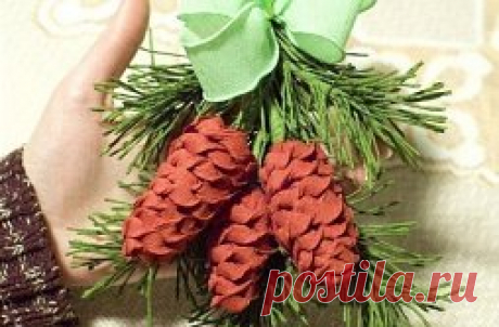 Еловая веточка с шишками из гофрированной бумаги