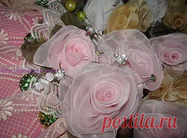 Как сделать нежные розы из ткани своими руками - http://kollekcija.com/master-klass-tsvetyi-iz-tkani-avtor-nadezhda-bandurina/