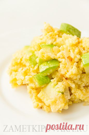 Пшенная каша с жаренным луком и кабачками.