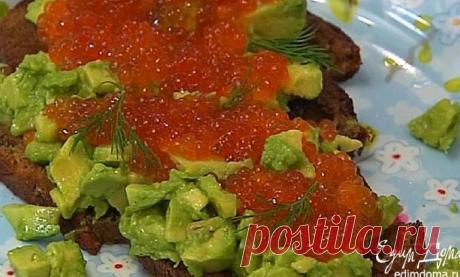 ВИДЕОРЕЦЕПТ: ТОСТЫ С АВОКАДО И КРАСНОЙ ИКРОЙ
