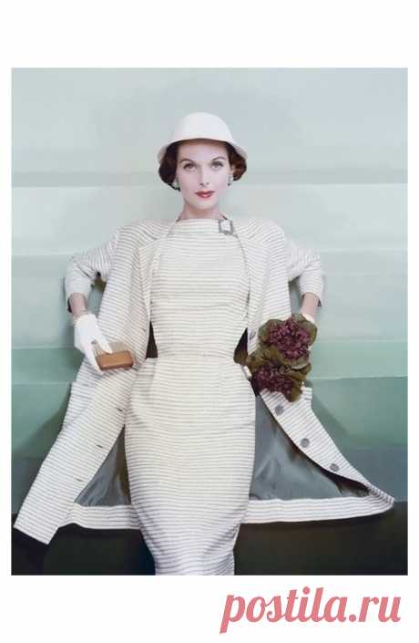 Anne St. Marie  Vogue.
Photo by Erwin Blumenfeld