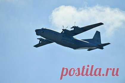 Ан-12 приготовился к аварийной посадке в российском регионе. Самолет Ан-12 готовится к аварийной посадке в аэропорту Хурба в Комсомольске-на-Амуре. По данным источника, на борту самолета, летевшего из Певека, находятся восемь человек. Предварительной причиной аварийной посадки назвали отказ триммера руля управления.