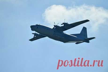 Ан-12 приготовился к аварийной посадке в российском регионе. Самолет Ан-12 готовится к аварийной посадке в аэропорту Хурба в Комсомольске-на-Амуре. По данным источника, на борту самолета, летевшего из Певека, находятся восемь человек. Предварительной причиной аварийной посадки назвали отказ триммера руля управления.