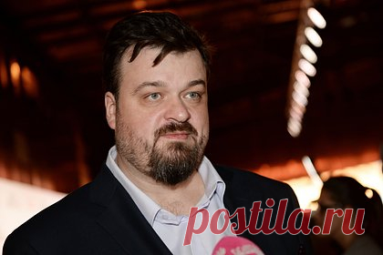 Стали известны подробности состояния Василия Уткина незадолго до смерти. Врачи дважды пытались реанимировать спортивного комментатора и журналиста Василия Уткина. Как сообщает издание, после того, как Уткина доставили в больницу, его подключили к аппарату искусственной вентиляции легких (ИВЛ). Из-за тромбов в организме журналиста произошла остановка кровообращения.