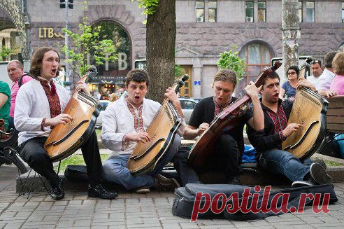 Волынщики, трубачи и Вакарчук: в Киеве пройдет день уличной музыки
http://kiev.vgorode.ua/news/222393/?004