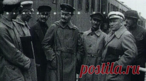 Каратели. Правда о латышских стрелках. Документальный фильм Их было 80 тысяч человек. Средний возраст - 23 года. Почему до сих пор, рассказывая о событиях 90-летней давности и революционной летописи, обязательно вспоминают латышских стрелков? Как получилось, что эти парни в революционное перепутье оказывались на самых ответственных перекрестках истории? И какой след они оставили?