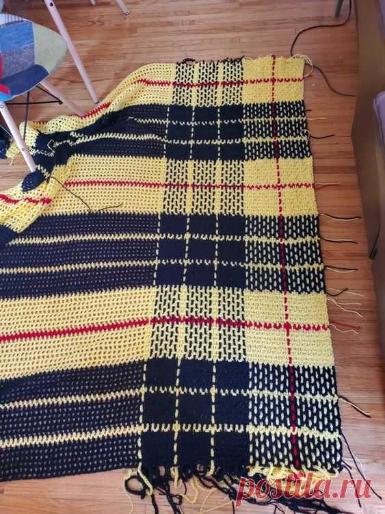 It seems everyone is working on some kind of blanket to keep them busy during these strange times, here is mine! It's my family's tartan and it's going to be 60