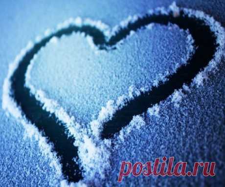 Признаются ли девушки в любви первыми и стоит ли так делать Как-то так уже давно заведено, что первым признаваться в любви положено мужчинам. Признание это чаще всего – просто формальность,