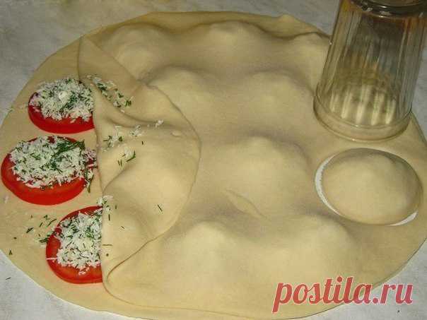 Наиболее необычный рецепт пирожков. Приготовь дома вкусные «Бомбочки»!  Тебе надоели обычные рецепты пирожков? Предлагаем для тебя очень необычный и оригинальный рецепт.
Пирожки «Бомбочки» имеют нежный сливочно-овощной вкус. Хрустящее тесто идеально сочетается с начинкой…