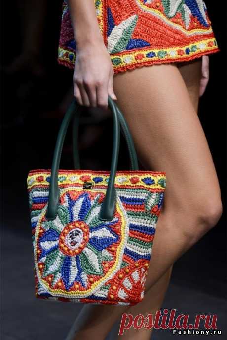 Показ Dolce&Gabbana весна-лето 2013: сумки / летняя сумка крючком