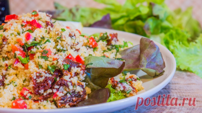 Табуле из кускуса и вяленых томатов К ускус замечательная крупа, которая изготавливается из твердых сортов пшеницы, ячменя или риса. Это идеальный диетический продукт (при умеренном потреблении), а…