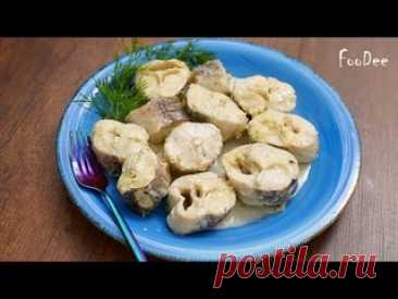 ОБАЛДЕННО вкусный хек или минтай в соусе! Чтобы приготовить хек (минтай) в сметанно-майонезном соусе:Хек - 1 кг (можно заменить на минтай)Лук - 4 шт. (около 350 г)Соль, черный молотый перец - по вкусуЛавровый лист - 1 шт.Сметана 20% - 100 гМайонез - 100 гВода - 100 гМука - 0,5 ч.л.1. Рыбу очистить от внутренностей, удалить черную...