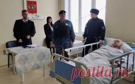 Напавшего на Чибиса арестовали на два месяца. Обвиняемого в нападении на Андрея Чибиса ранили при задержании, поэтому выездное заседание суда прошло в больнице. Мужчина какое-то время пробудет там под охраной