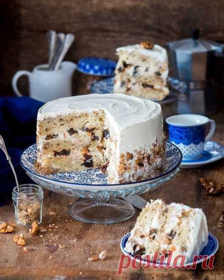 Сметанный торт с черносливом и грецкими орехами
На небольшой торт 15-18 см

Малюсенькая просьба, оставьте любой смайл в комментариях

Для бисквитов:
150 г сахара
2 крупных яйца
200 г сметаны
150 г муки
1 ч.л. разрыхлителя
1 ч.л. ванильного экстракта
80 г грецких орехов

Для крема:
700 г сметаны
100 г сахарной пудры (или по вкусу)
1 ч.л. ванильного экстракта

100 г чернослива без косточек
грецкие орехи для крема

1. Грецкие орехи обжарить в духовке при 160С около 10-15 мину...