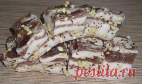 "БЫСТРОСАЛО"… ЖАЛЬ, МАЛО!

Предлагаю рецепт вкусного сала. Рецепт очень простой и в то же время сало или грудинка получаются очень вкусное. К тому же не нужно ждать несколько дней, пока сало засолится, ибо его можно уплетать почти сразу после его приготовления.

Итак берем стакан соли, полстакана сахара, 3-4 лавровых листа, перец горошком, гвоздика и немного семян горчицы…

заливаем литром воды и кипятим. хорошо размешав соль и сахар. как закипело снимаем с плиты и даем ос...