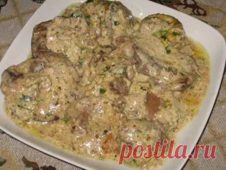 Куриная печень в орехово-чесночном соусе Куриная печень в орехово-чесночном соусеМягкая печень, тушенная в сметане с орехами и чесноком – это так вкусно!Ингредиенты:- 0,5кг куриной печени- 2+1 ст. ложки муки- 150г сметаны- полстакана чищеных…