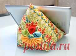 КАК СШИТЬ ПОДУШКУ-ПОДСТАВКУ ДЛЯ АЙПАДА
http://marrietta.ru/post323329875/

Как сшить подушку-подставку для Айпад. 
  Как сшить подушку-подставку для Айпад            Вдохновлялочка Марриэтты