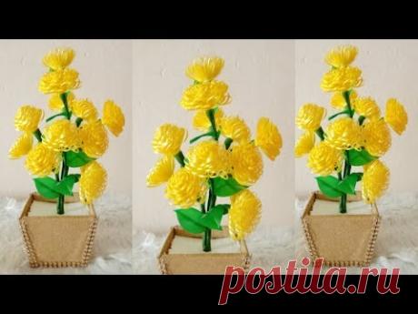 Красивый цветок из японской ленты