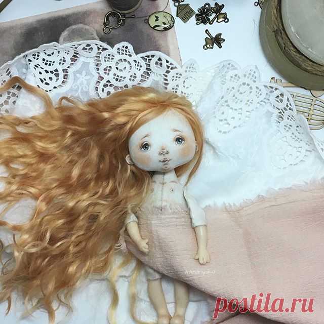 Этот ребёнок навсегда останется в моём сердце, обожаю 💛💛 Алёнка, ты не только прекрасный и душевный друг, ты ещё и учитель, каких поискать нужно! Твои уроки - это маленькие истории, я сберегу их в своей памяти как драгоценные воспоминания о чудесном времени... Люблю тебя всем сердцем💗💗💗 Друзья мои, а вам хочу сказать, что никогда не поздно учится, учитесь всегда, постигайте новое каждый день своей жизни, всегда смотрите только вперёд, и только тогда, вы достигнете больших результатов! •